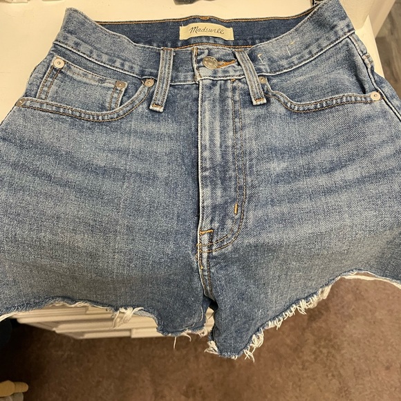 Madewell Denim Mom Jean Short - Picture 4 of 5